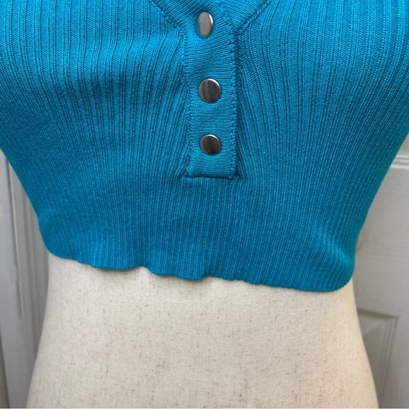 Fashion Nova “Friends forever” cropped top - Picture 6 of 8